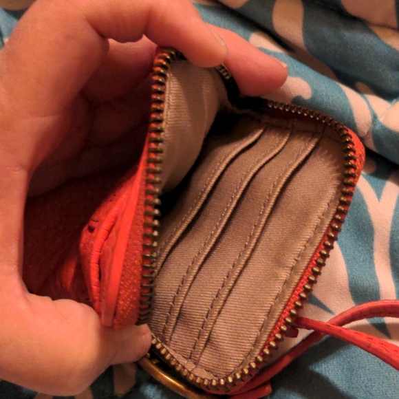 Fossil soft leather wristlet. - Picture 3 of 4